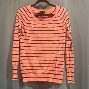 🧡💙 Aqua Fitted Coral & Navy Striped Sweatshirt
Size Medium